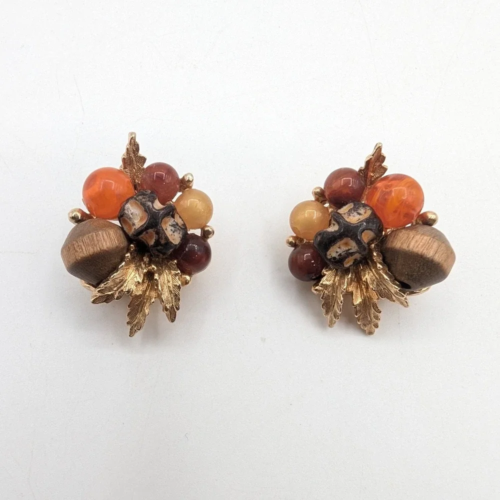 Vintage Trifari Gold Tone Autumn Cluster Clip On Earrings Orange Brown Beads